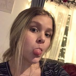 hey, i am nadia! welcome to my shop!